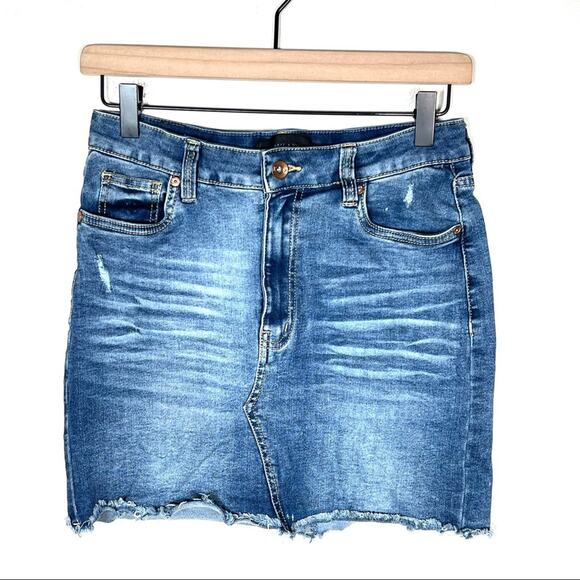 Kendall & Kylie Dresses & Skirts - Kendall + Kylie medium wash denim skirt size 28 B142